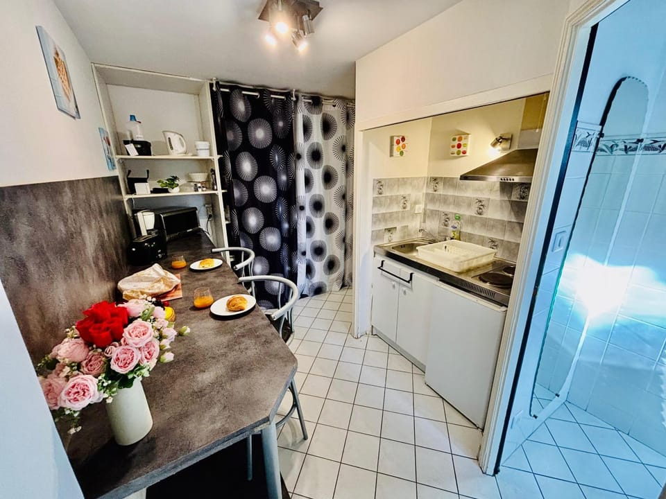 Dining area, microwave, stove