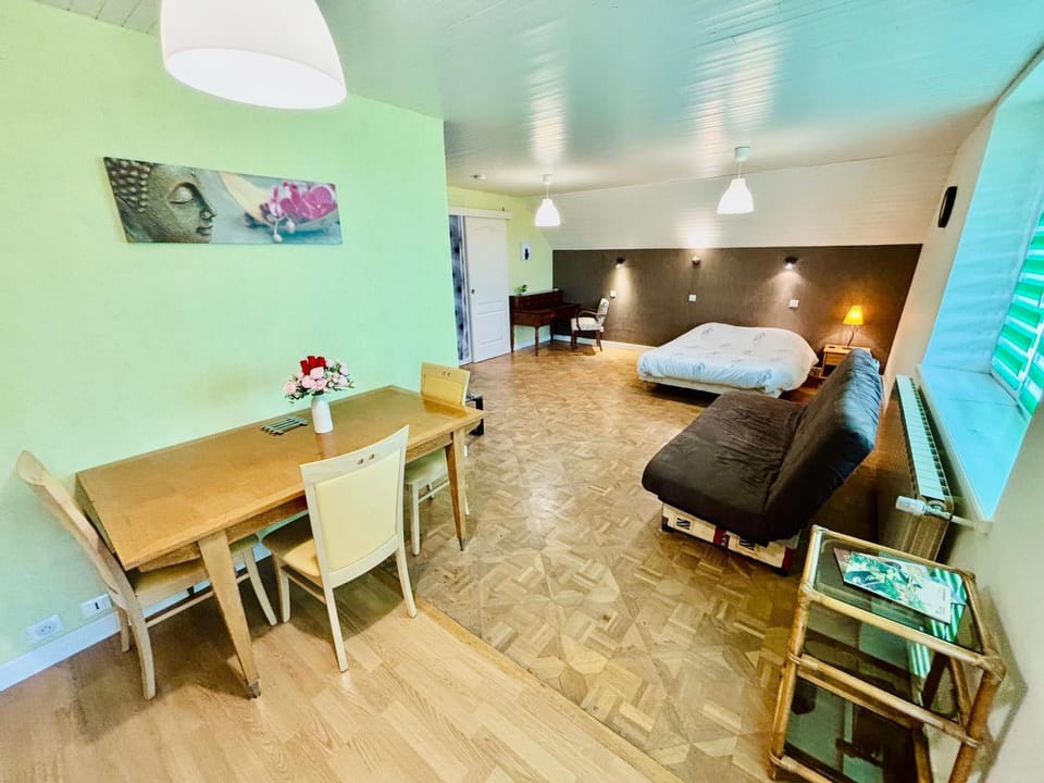 Bed, TV and multimedia, Living room, Dining area, Bedroom