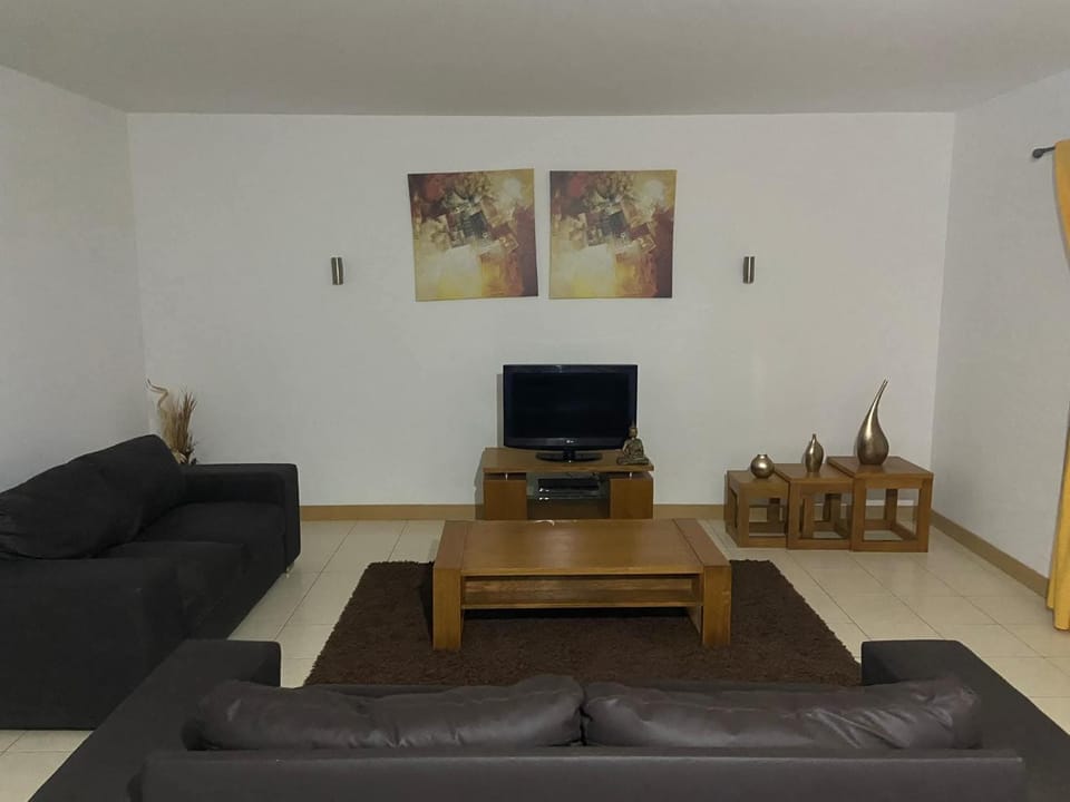 Communal lounge/ TV room, TV and multimedia, Living room, Seating area, Evening entertainment