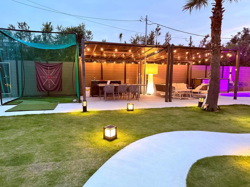 Sunshine pool villa 2新築ラグジュアリーリゾートヴィラ天然芝プールゴルフサウナ完備 Villa in Chiba Prefecture