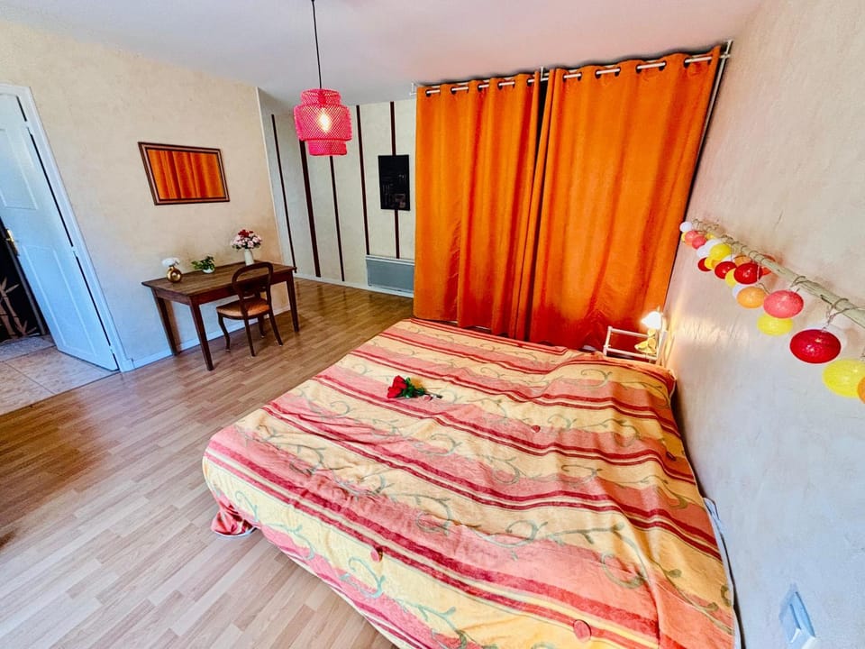 Bed, Photo of the whole room, Bedroom, wardrobe