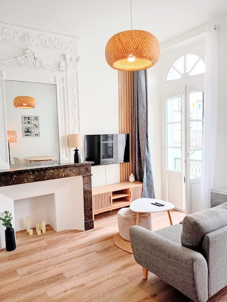 Communal lounge/ TV room, Living room, Seating area