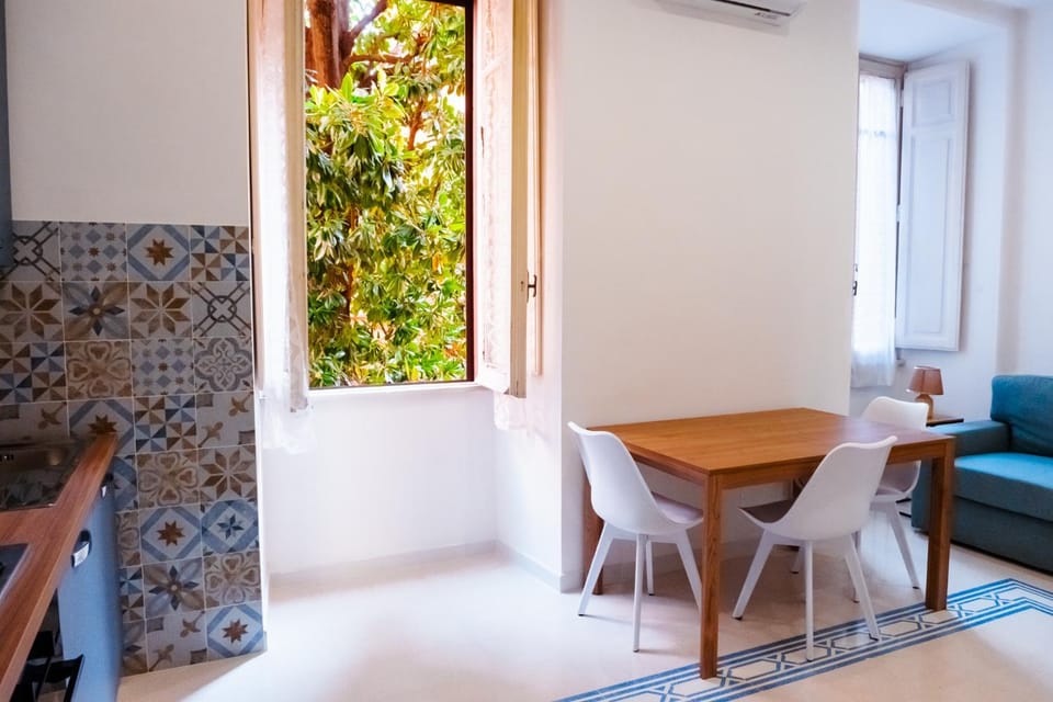 Living room, Dining area