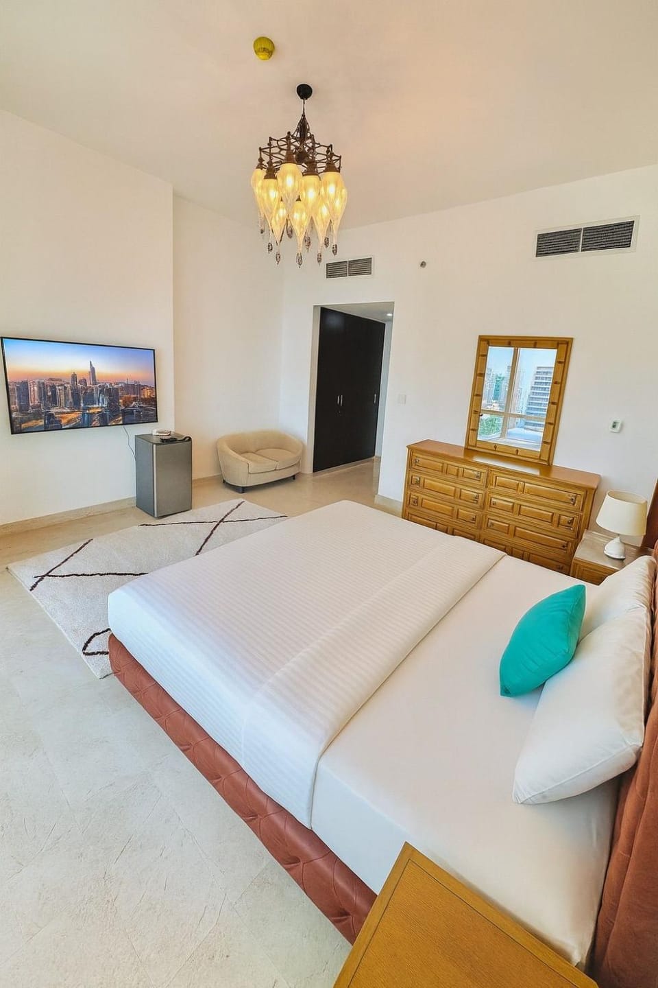 AquaVista Ensuite Room - Lakeview Vacation rental in Dubai