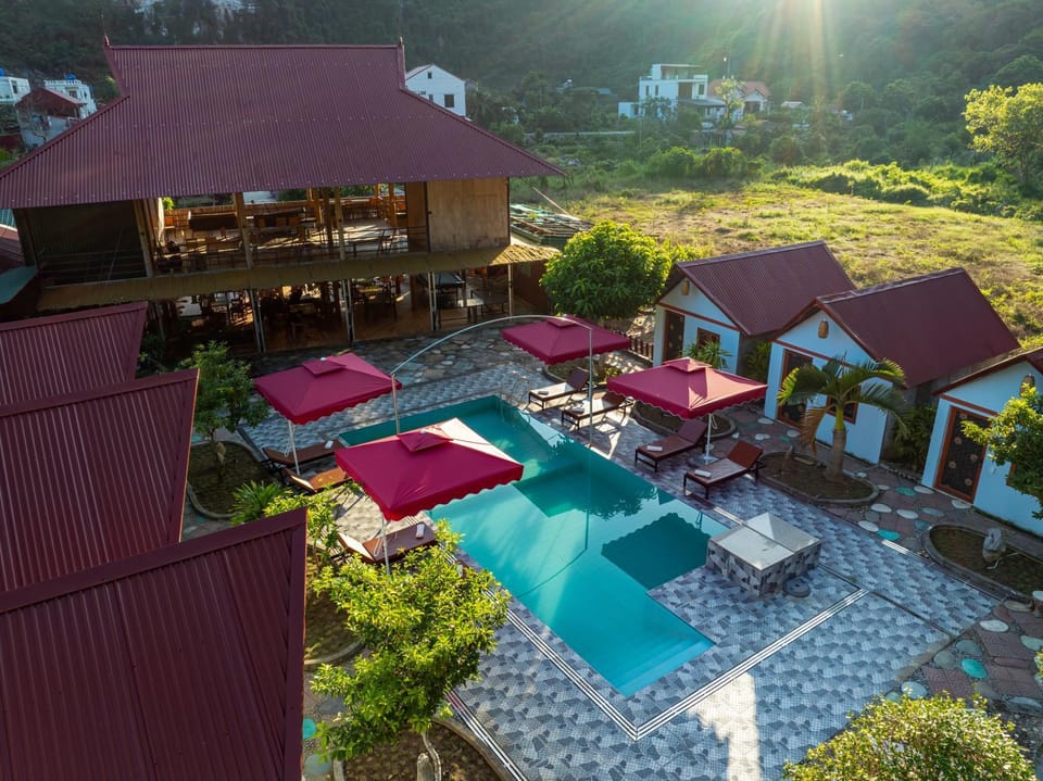 Swimming pool