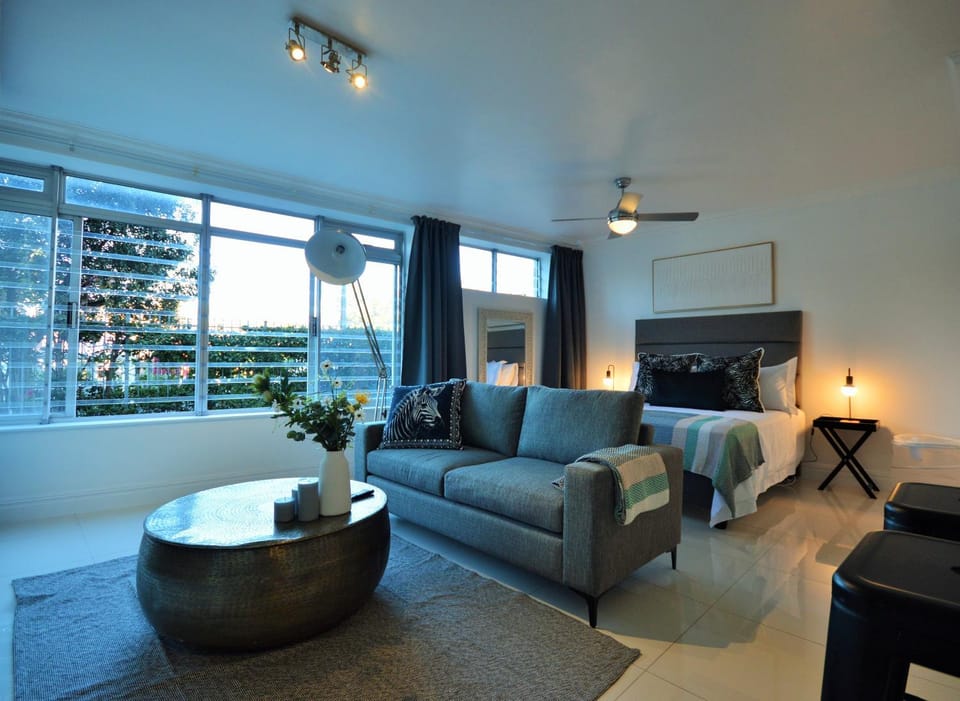 Bed, Living room, Photo of the whole room, Seating area, Bedroom