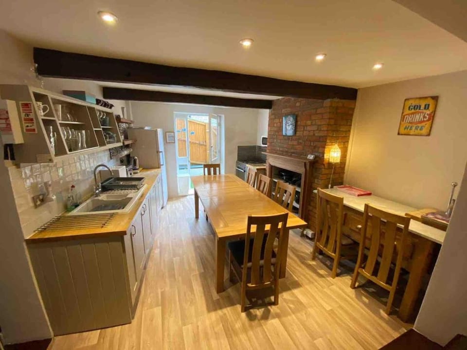 Fandango large 3 bedroom character home, Ventnor House in Ventnor