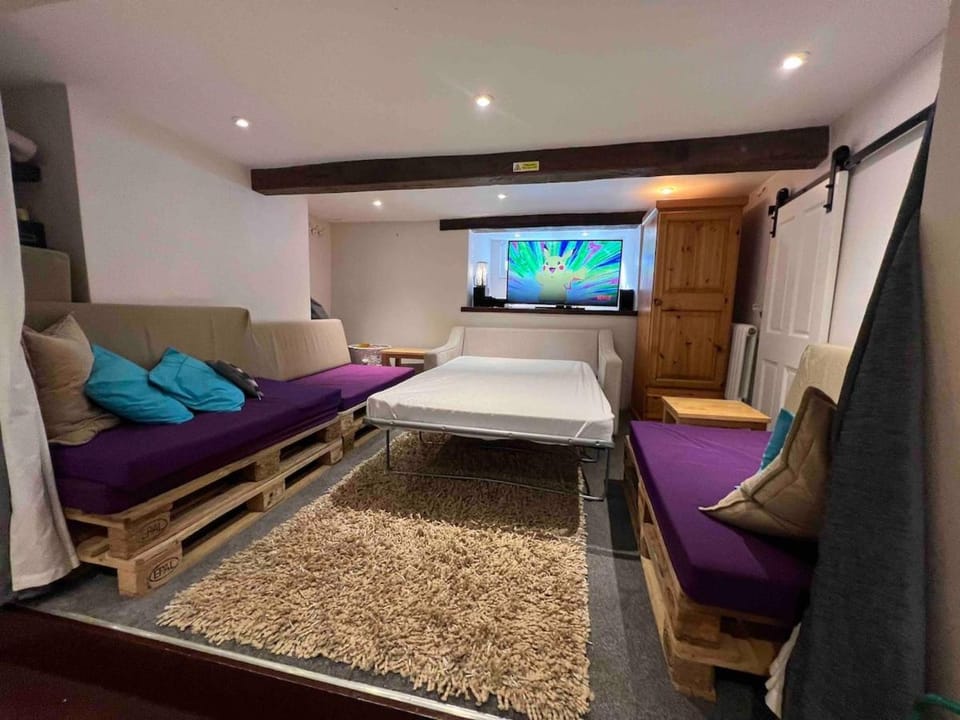 Fandango large 3 bedroom character home, Ventnor House in Ventnor