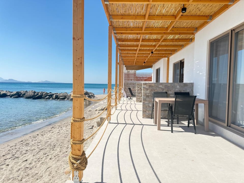 Natural landscape, View (from property/room), Balcony/Terrace, Beach, Sea view