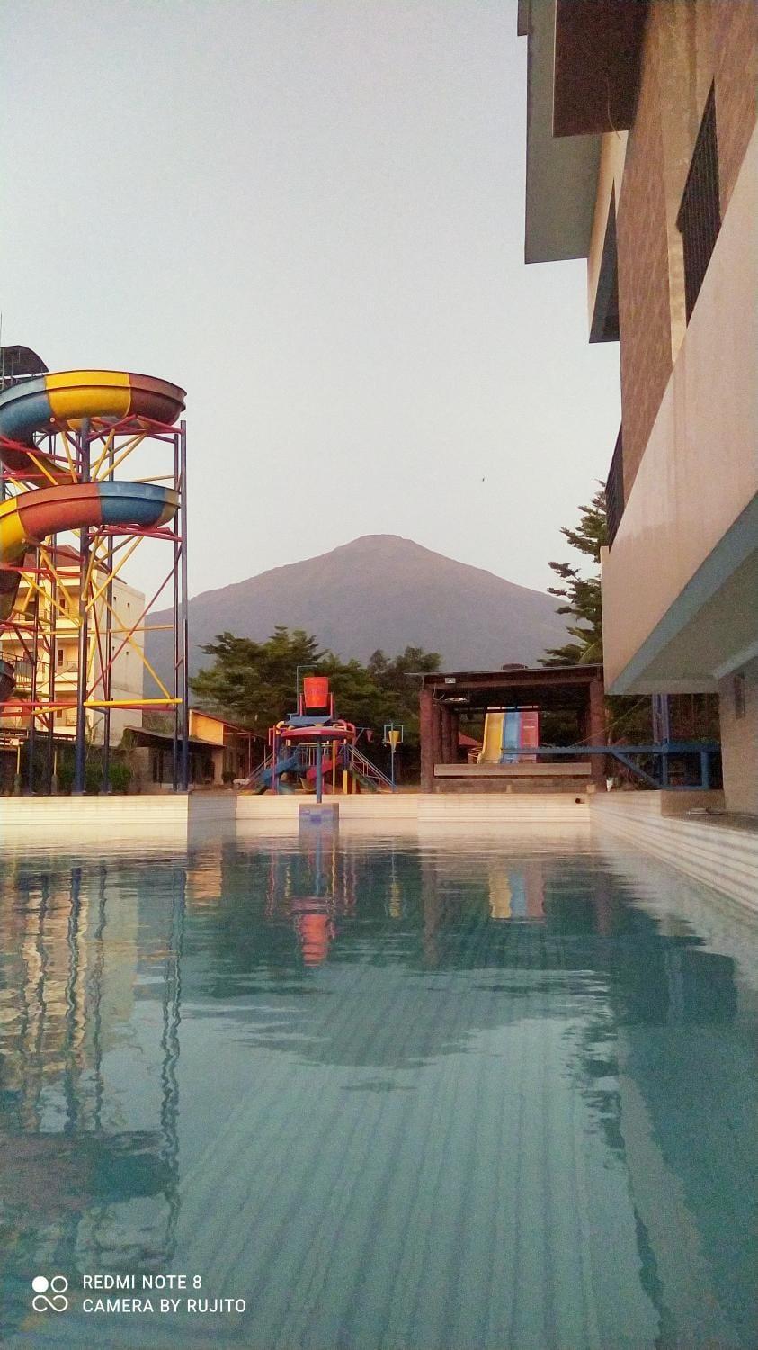 Mountain view, Swimming pool