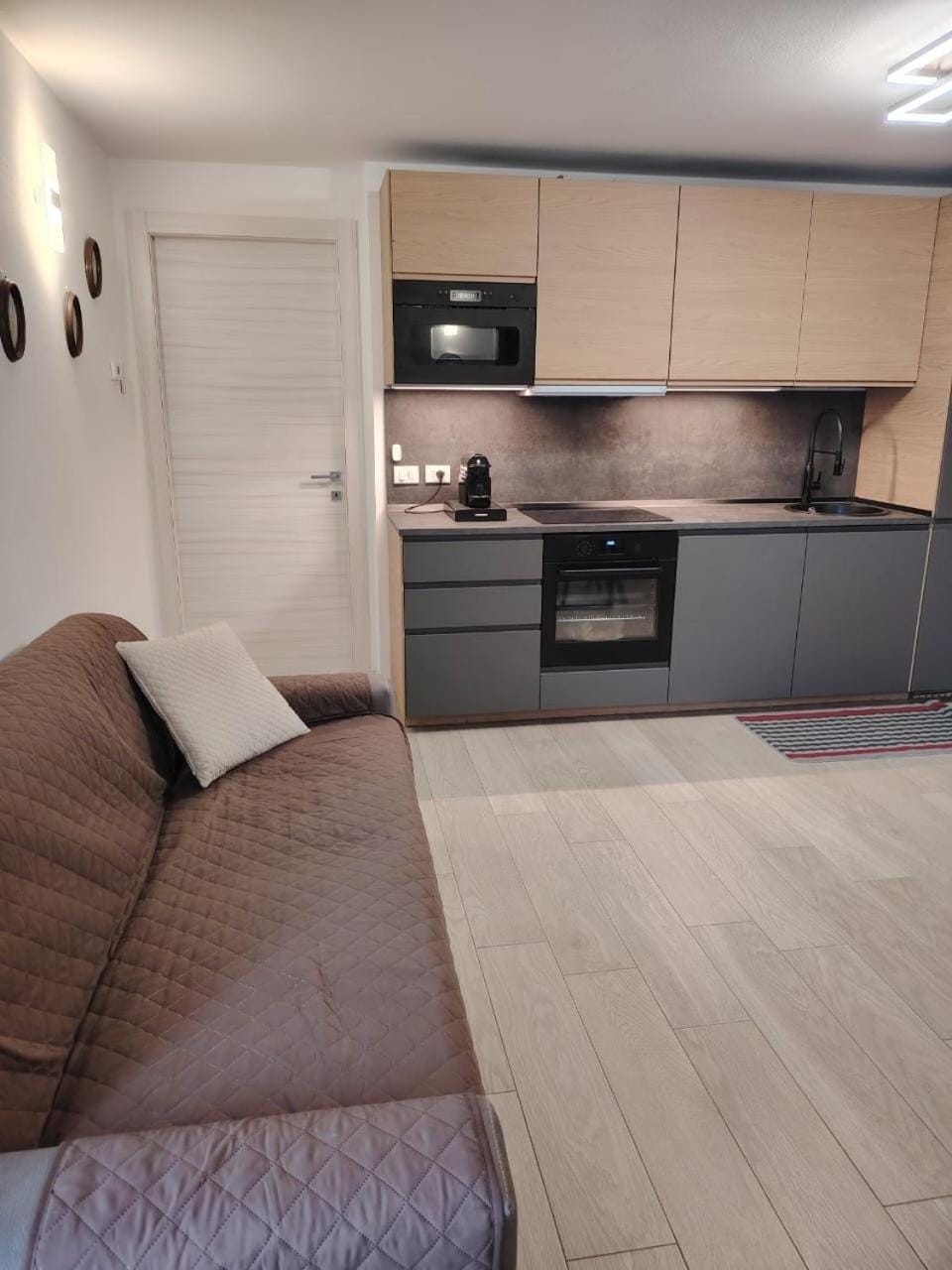 Kitchen or kitchenette, Living room, stove