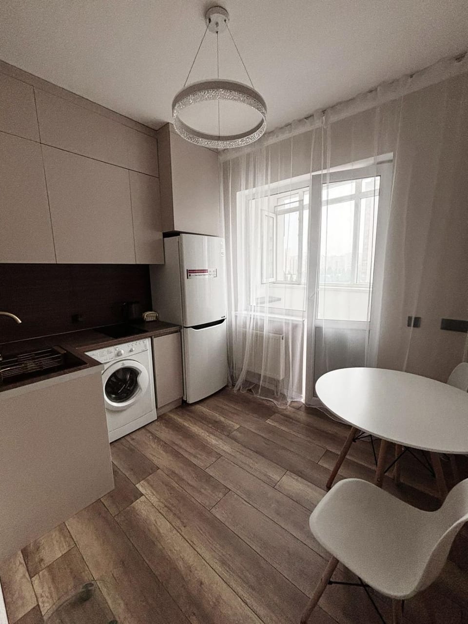Dining area, minibar, stove, washing machine