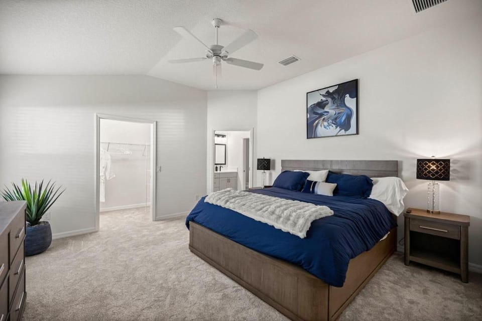 Chic Villages 3BR King Suite With Patio & Golf Cart House in Wildwood
