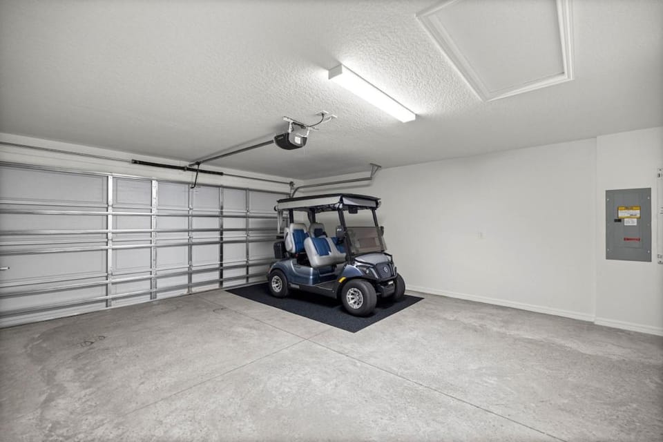 Chic Villages 3BR King Suite With Patio & Golf Cart House in Wildwood