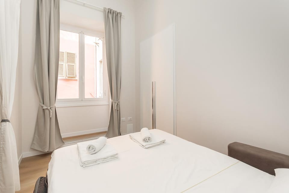 Margherita House free WiFI, AC Apartment in Genoa