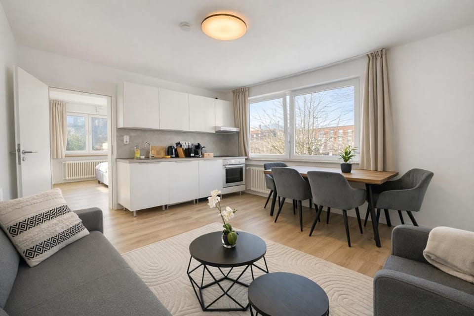 Kitchen or kitchenette, Living room, Seating area, Dining area