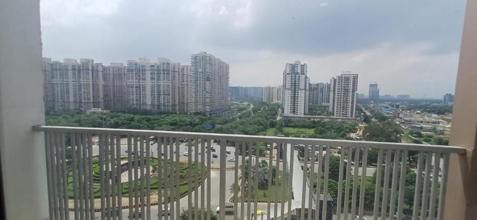 View (from property/room), Balcony/Terrace, City view
