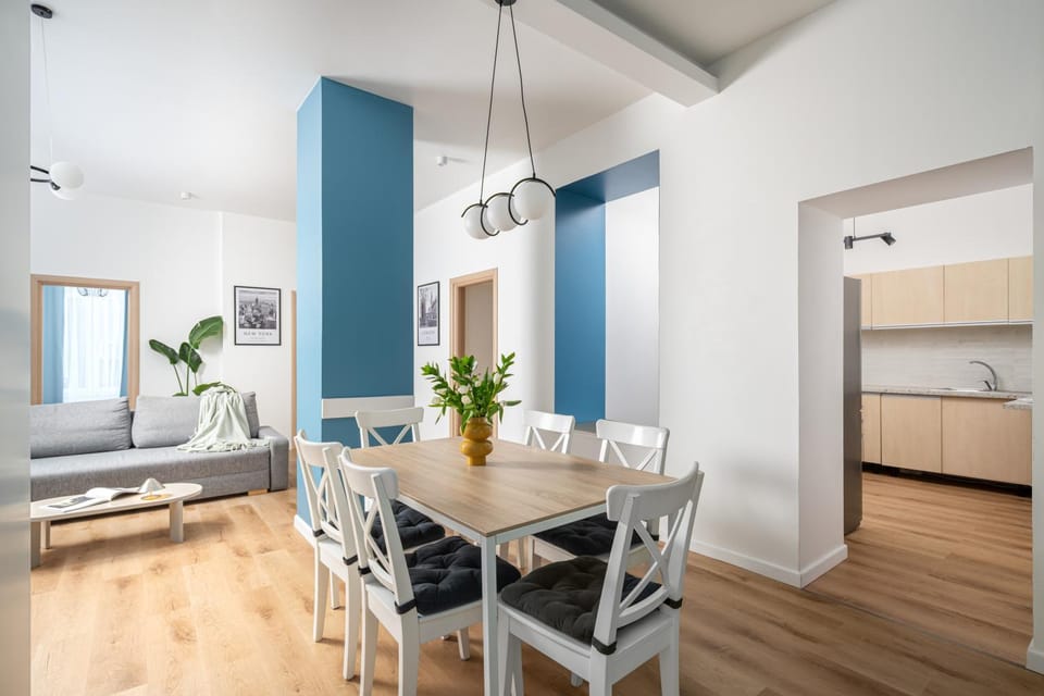 Living room, Dining area, Family