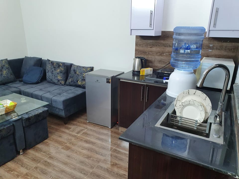 Coffee/tea facilities, Kitchen or kitchenette, Living room, Seating area