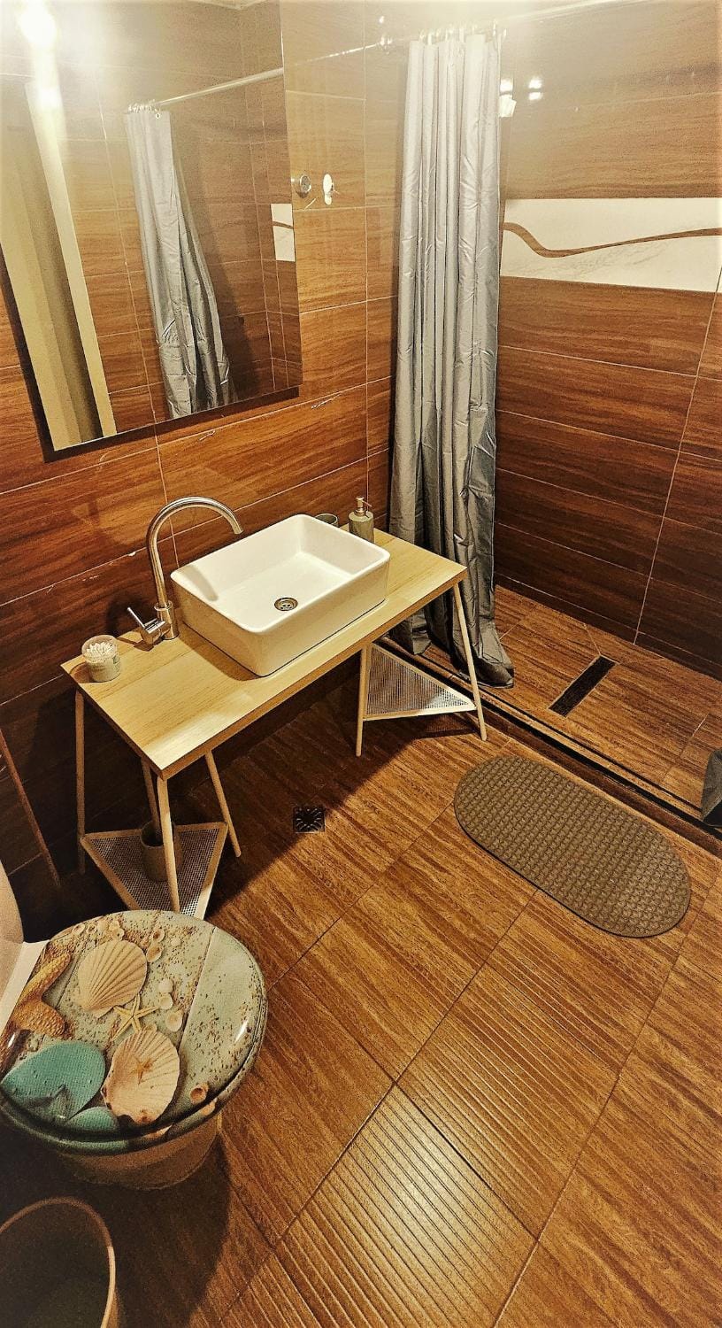 Carol Park Studio Apartment in Bucharest