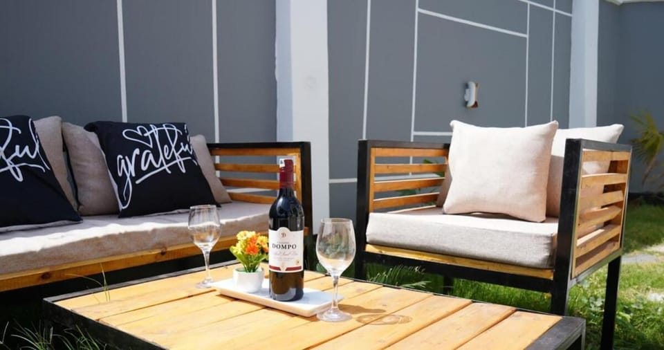 Cozy 3BR Stay & Free Parking Apartment in Tanzania