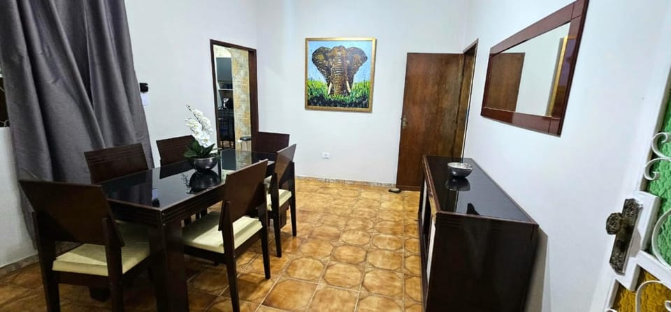 Casa Completa com 3 quartos perto do Centro, vaga de garagem e ar condicionado House in Montes Claros