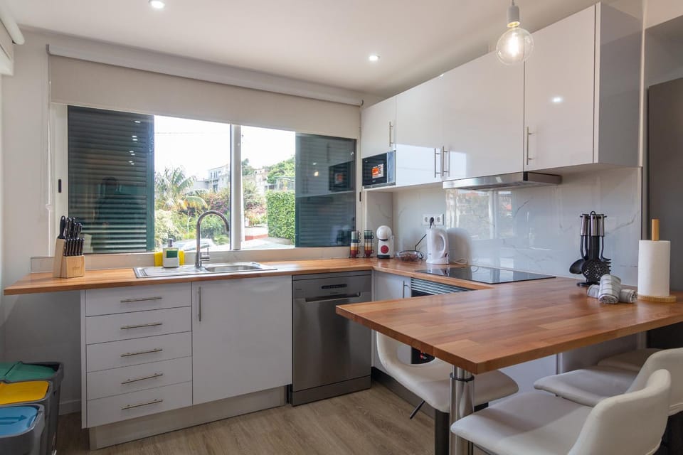 Kitchen or kitchenette, Dining area, dishwasher, oven, stove