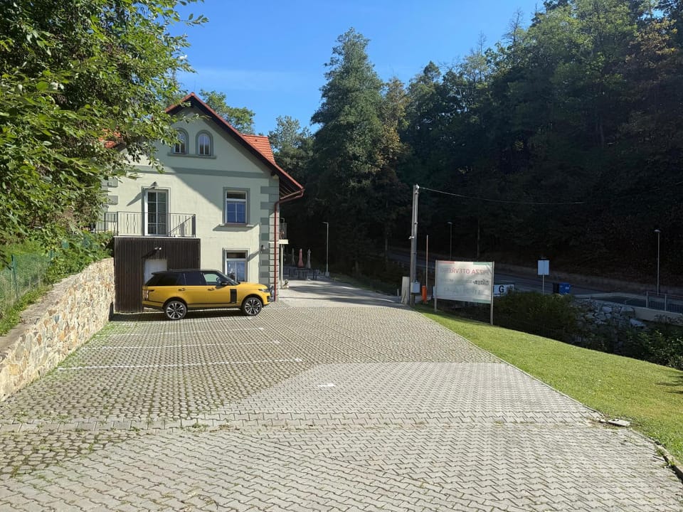 Property building, Street view, Parking