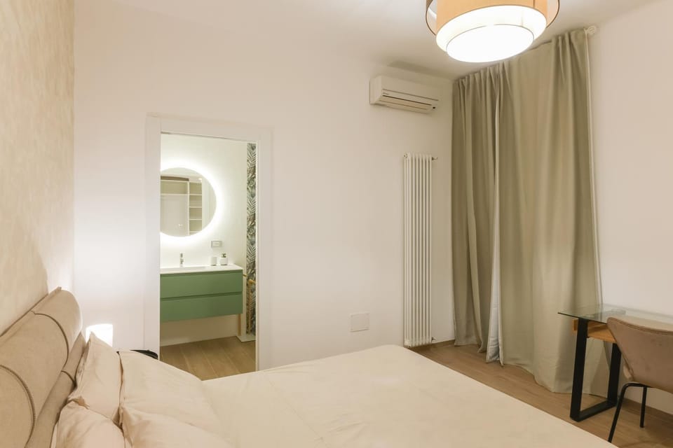Bed, Photo of the whole room, air conditioner