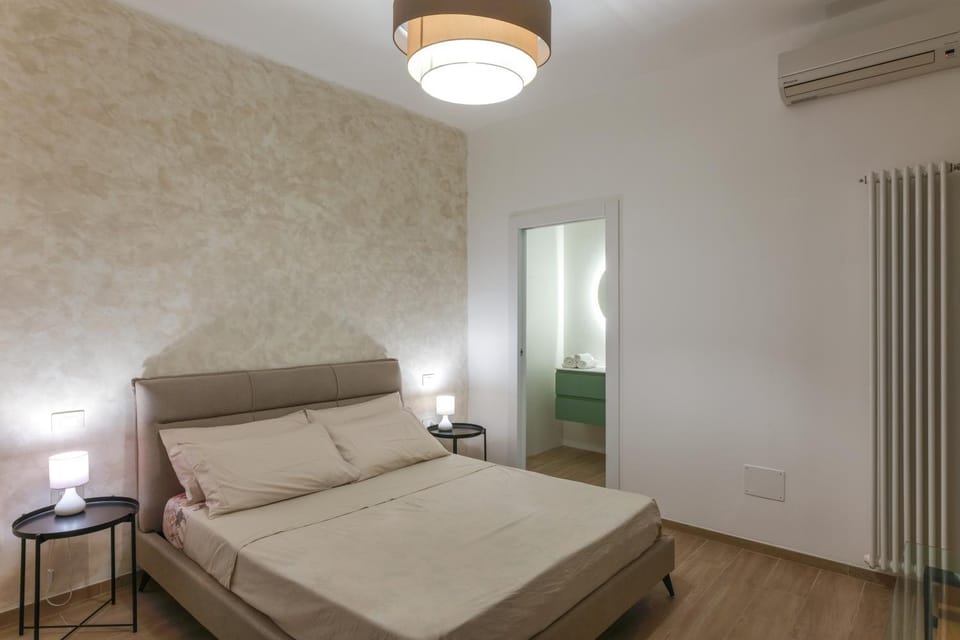 Bed, Photo of the whole room, Bedroom, air conditioner