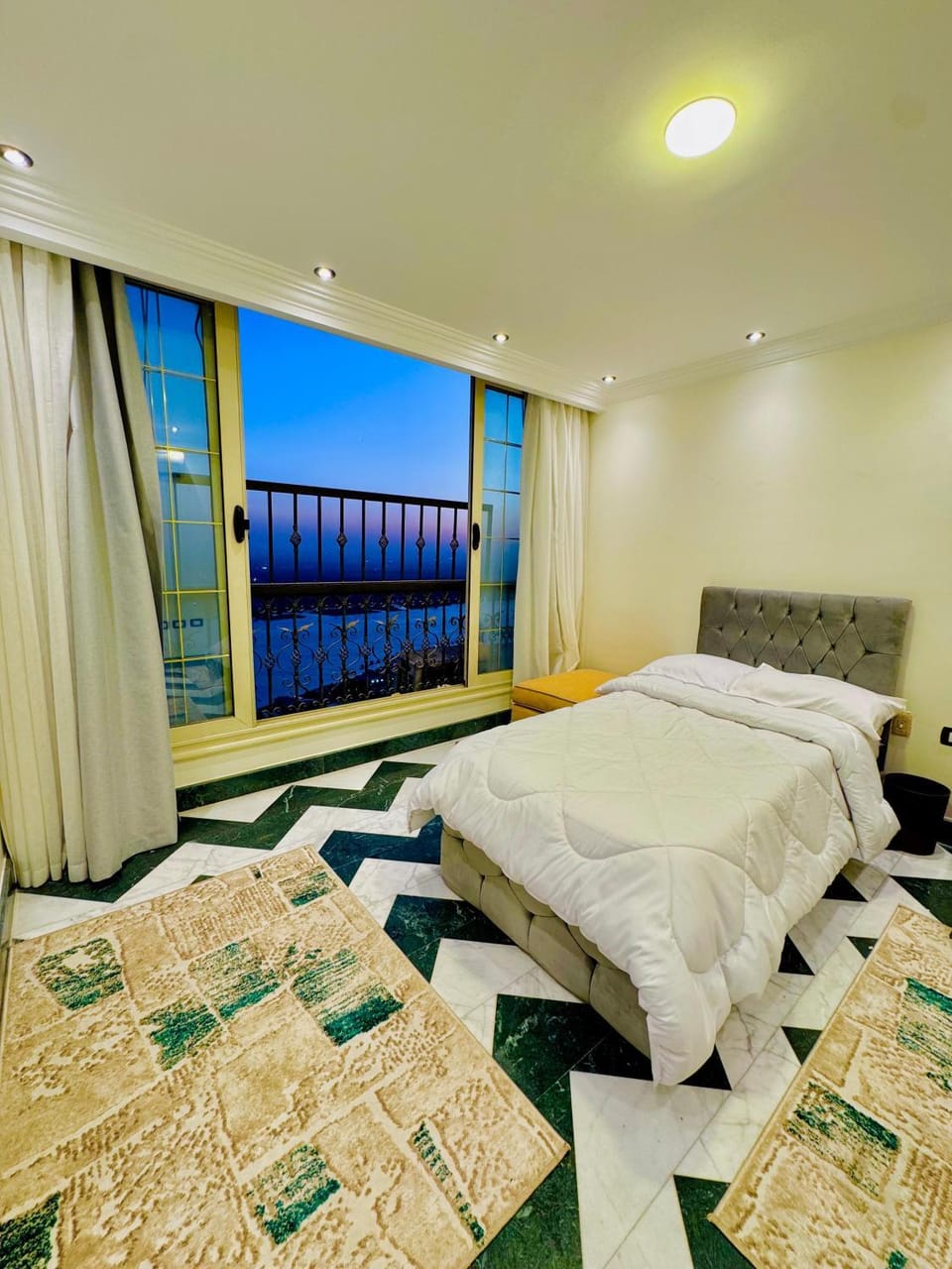 شقه 5 غرف اطلاله نيل بالمعادى Apartment in Cairo