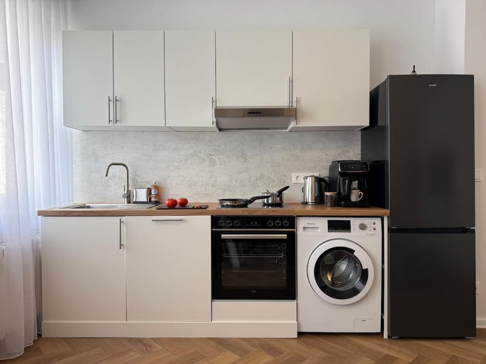 Coffee/tea facilities, Kitchen or kitchenette, dishwasher, oven, stove, washing machine