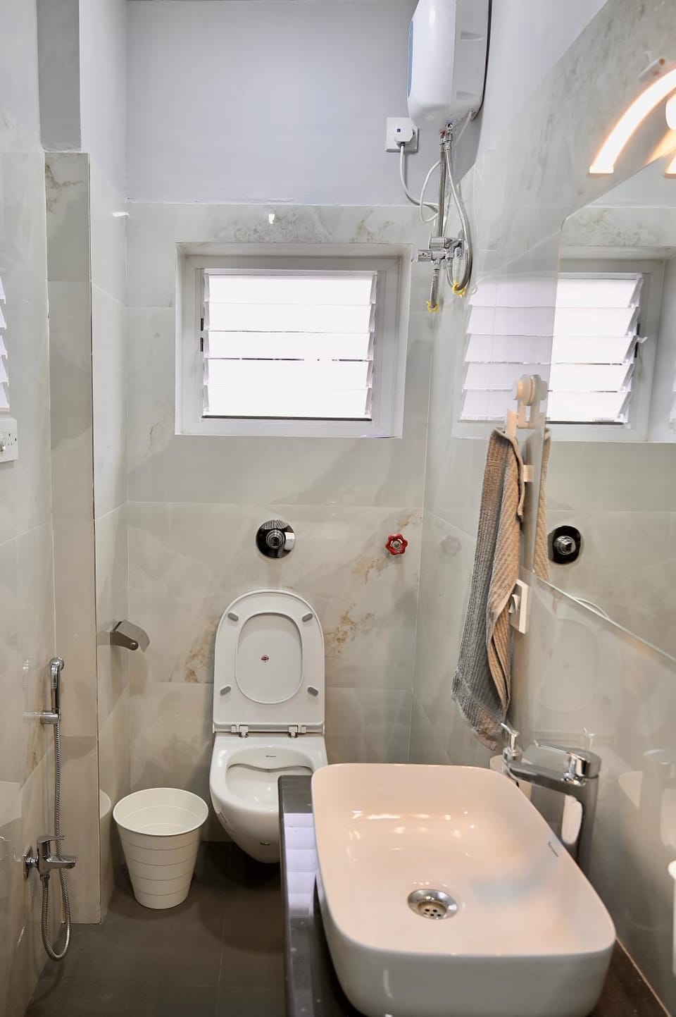 Neelam Homestay - Lemon Room Bed and Breakfast in Kolkata