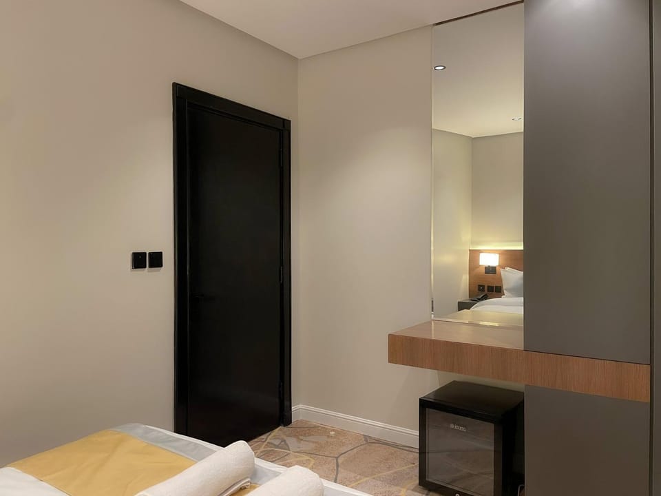 Bed, Photo of the whole room, Bedroom, hair dresser, wardrobe