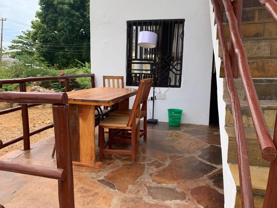 View (from property/room), Balcony/Terrace, Dining area