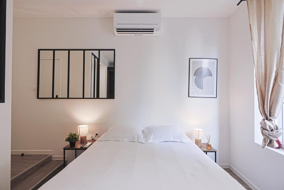 Bed, Photo of the whole room, Bedroom, air conditioner