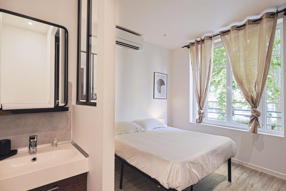Bed, Bathroom, Photo of the whole room, Bedroom, towels, air conditioner