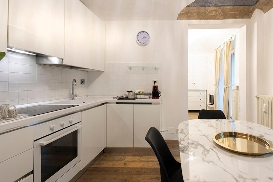 Kitchen or kitchenette, Dining area, stove