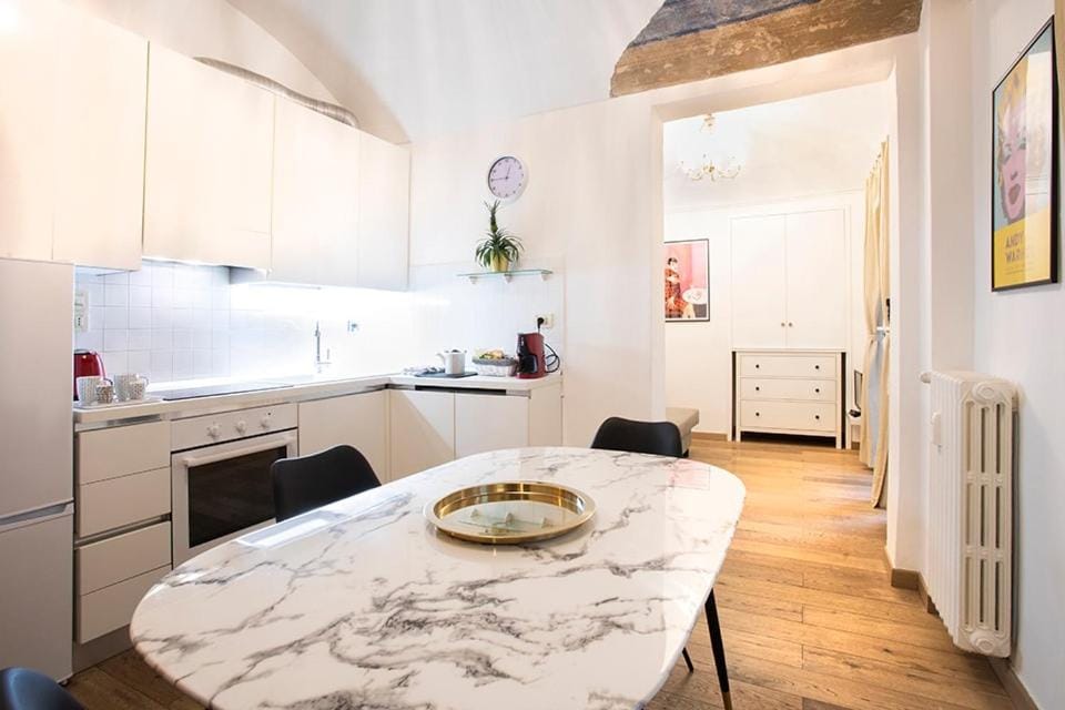 Kitchen or kitchenette, Dining area, stove