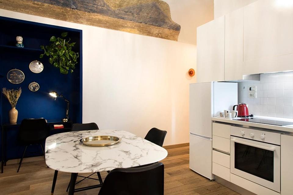 Kitchen or kitchenette, Dining area, oven, stove