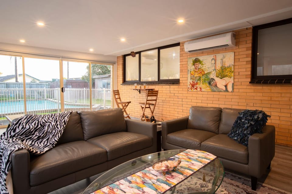 Pool, Games & fun - Family Retreat! Villa in Melbourne
