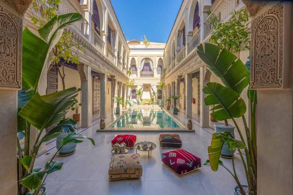 Property building, Garden, Garden view, Pool view, Swimming pool, towels