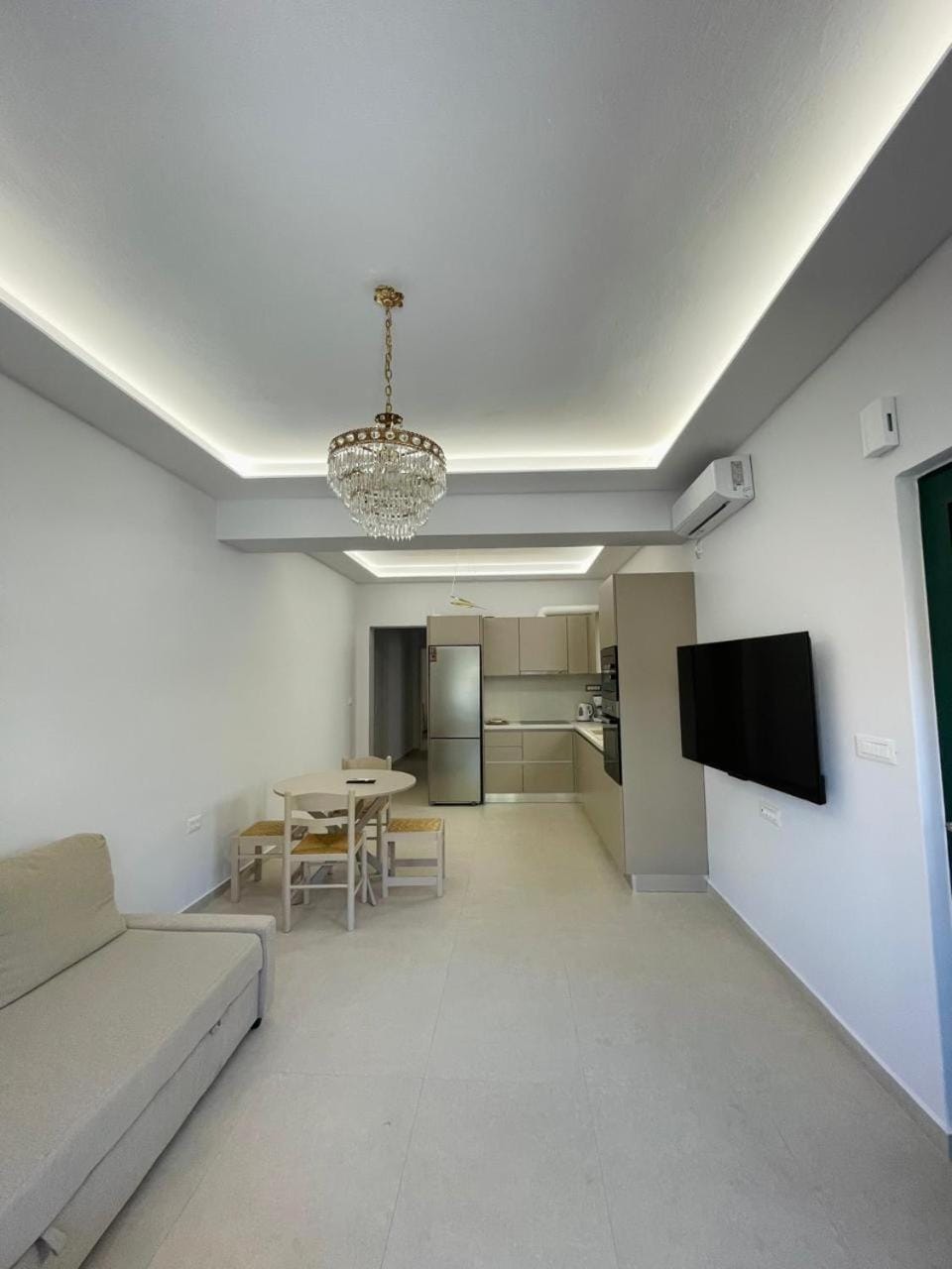 TV and multimedia, Living room, Seating area, air conditioner