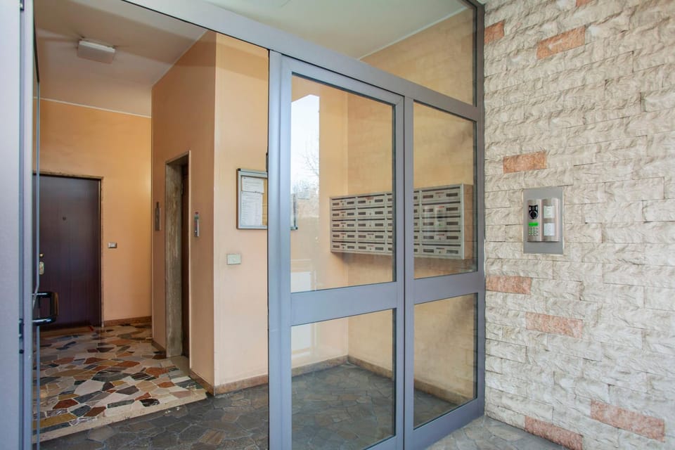 Facade/entrance, elevator, acessibility