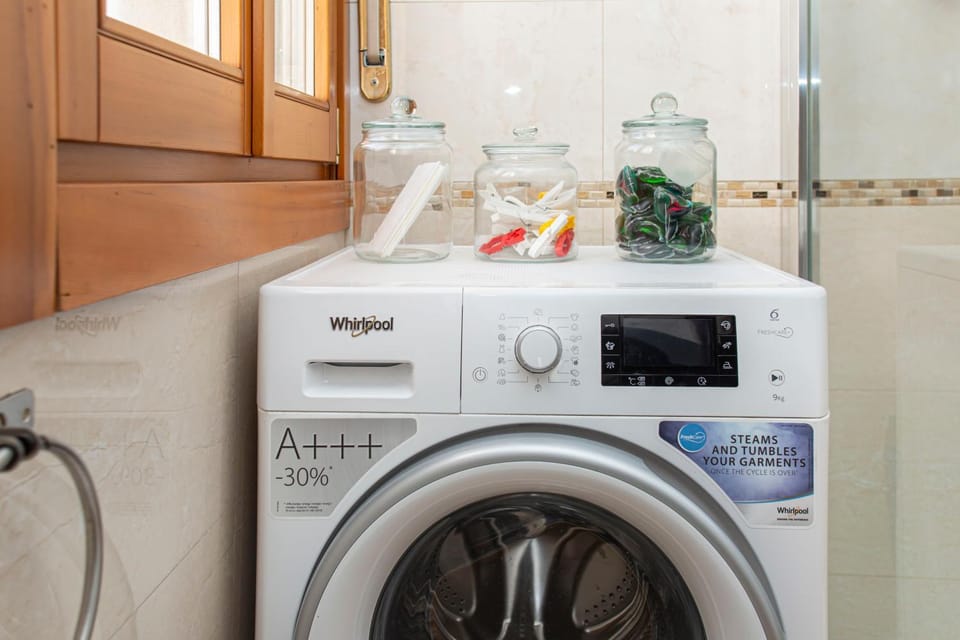 flat iron, pet friendly, pet friendly, laundry, laundry, washing machine, washing machine