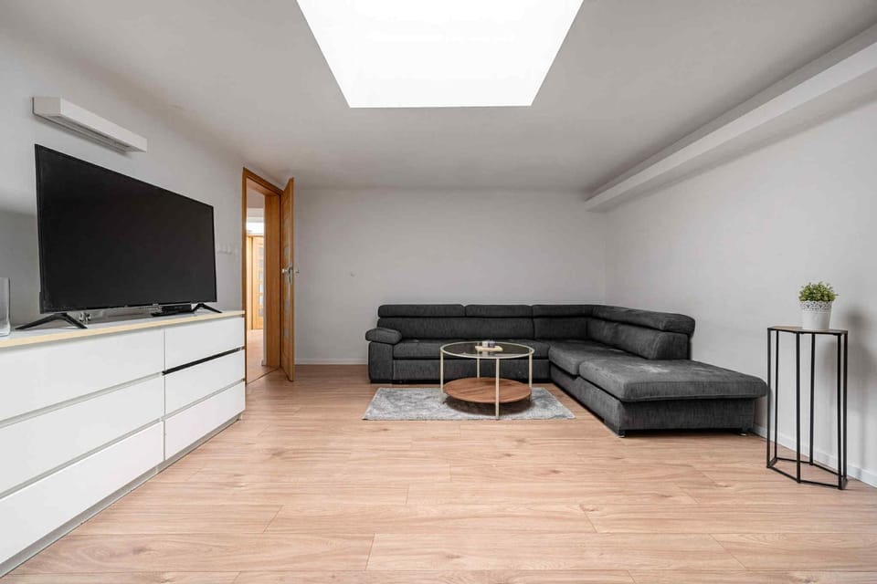 Communal lounge/ TV room, TV and multimedia, Living room