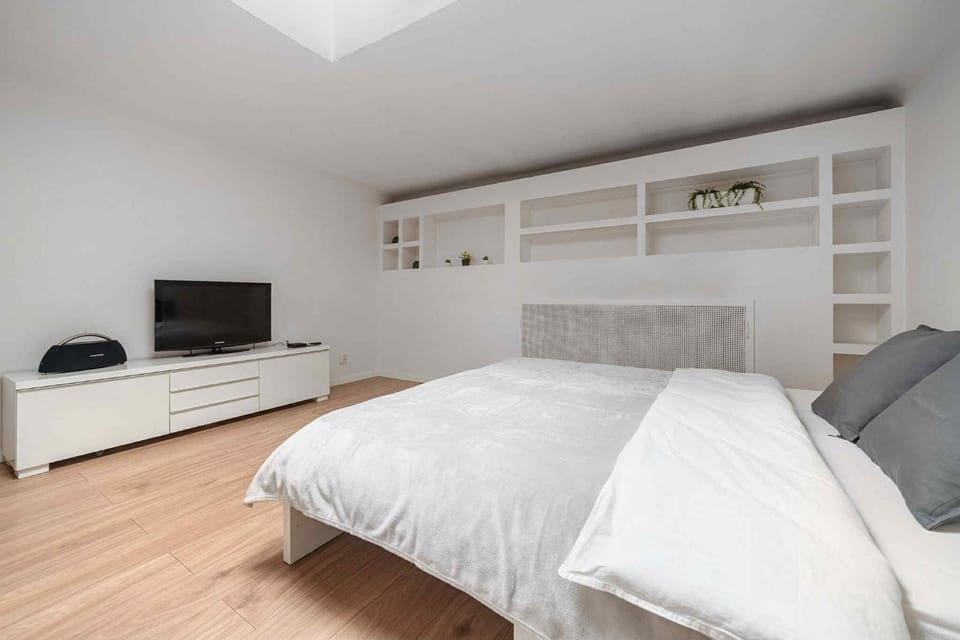 Communal lounge/ TV room, Bed, Photo of the whole room, Bedroom