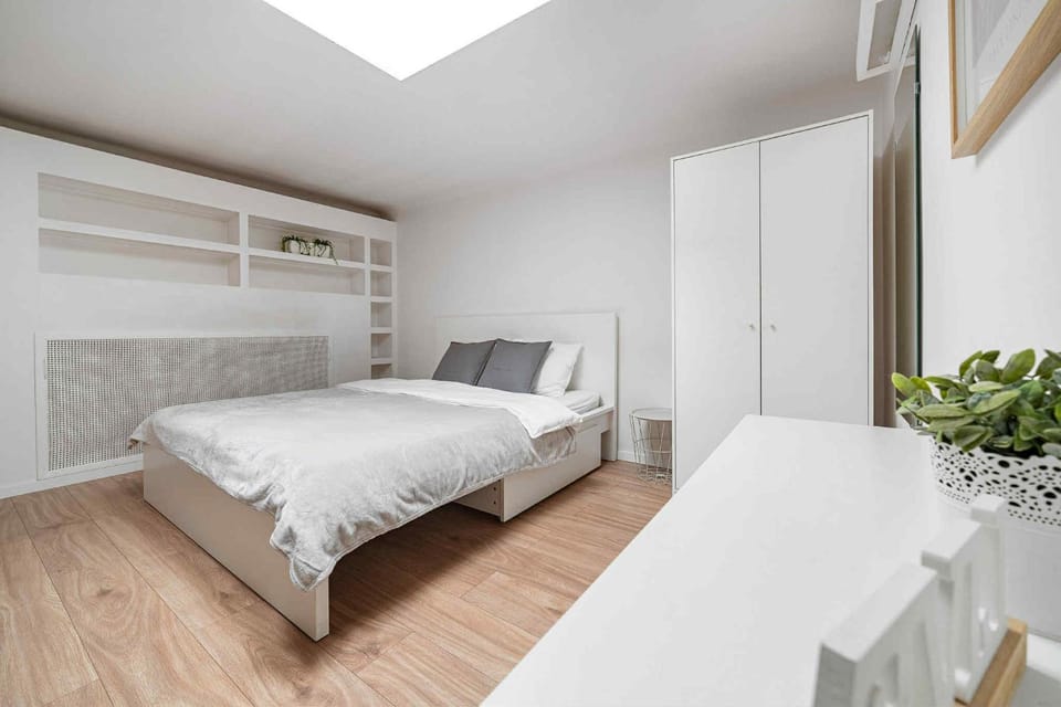 Bed, Photo of the whole room, Bedroom, wardrobe
