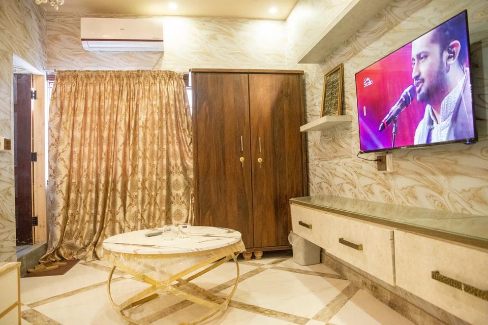 The Red Tree II Executive Guest House Bed and Breakfast in Karachi
