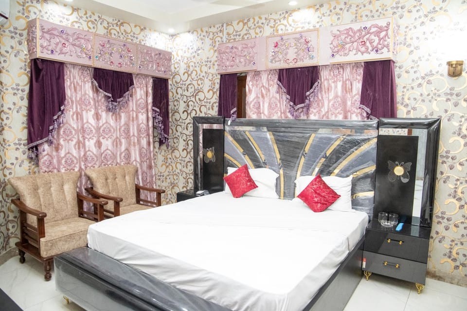 The Red Tree II Executive Guest House Bed and Breakfast in Karachi
